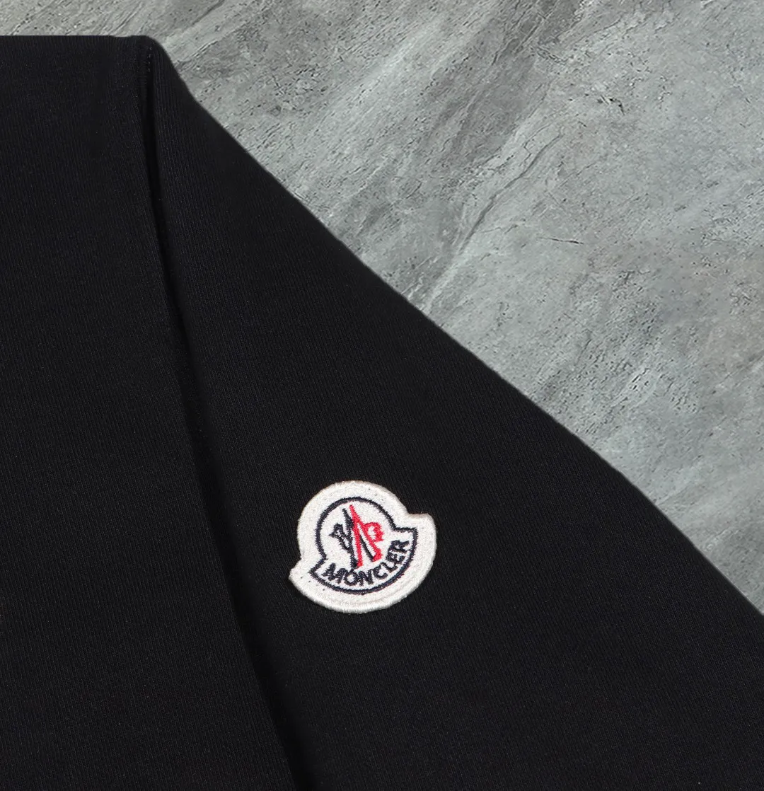 【 In Stock】 〖 𝐌𝐎𝐍𝐂𝐋𝐄𝐑~ 〗 440g ， 😎 ， ， Factory 2025 T ， ， Premium LOGO， Same Style ：Black White Size：S M L XL 2XL